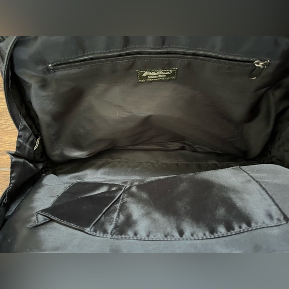 EUC Eddie Bauer quilted shoulder bag. Black. Lots of room! - Picture 11 of 15